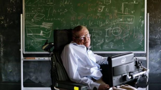 Семейството на известния британски физик Стивън Хокинг дари неговия респиратор