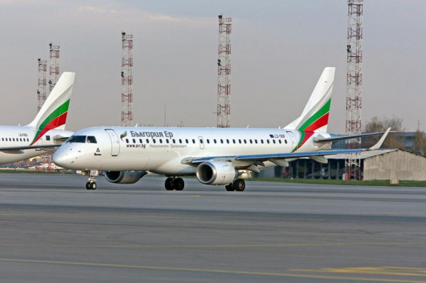 Властите издирват пътниците пътували с полет на България еър от