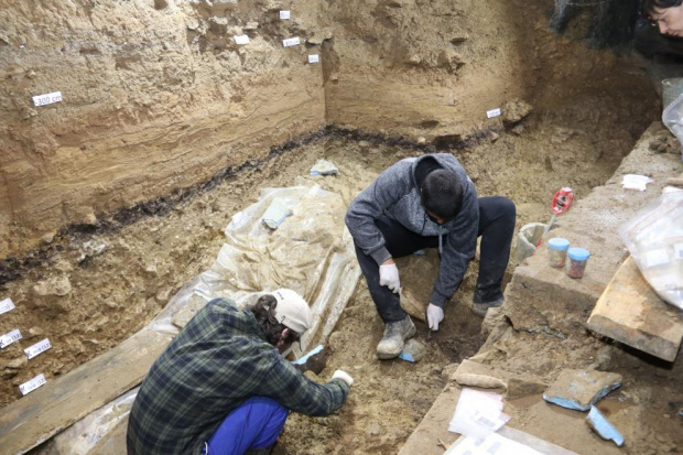 Човешки кости, открити в пещера в България, навеждат на мисълта,