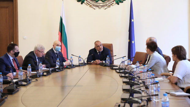 Министър-председателят Бойко Борисов разговаря с представители на големи търговски обекти