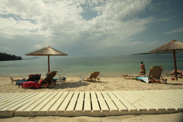 Гърция отваря плажовете от утре при строги предписания и мерки