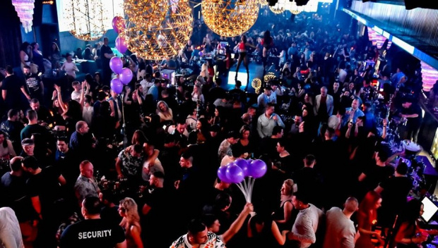 Нощните клубове дискотеките и барове ще отворят врати от 15