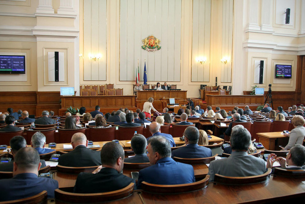 След двучасови дебати парламентът отхвърли ветото на президента Румен Радев