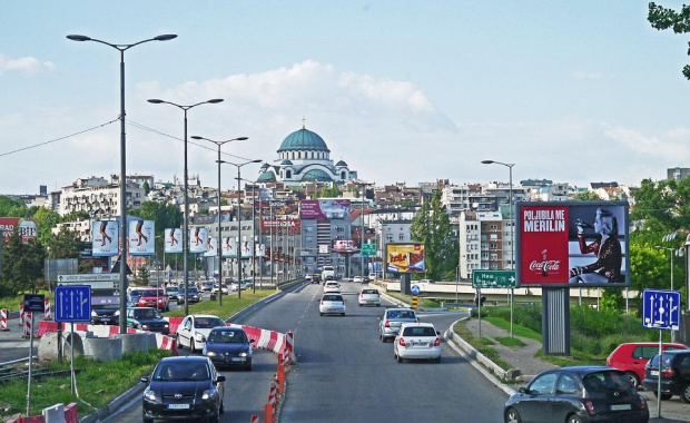 Сръбските власти обявиха извънредно положение в столицата Белград и върнаха