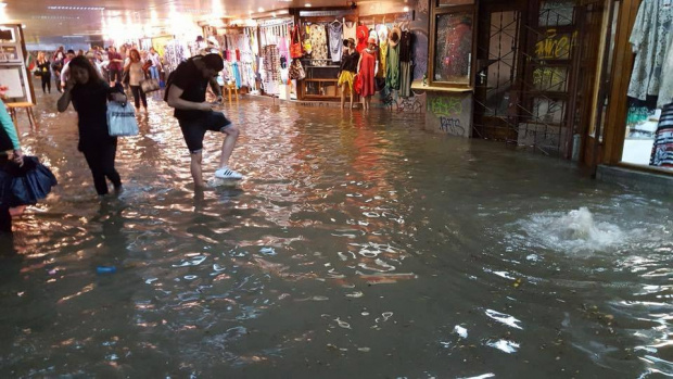 Бурята която се изви над София миналата нощ превърна столицата