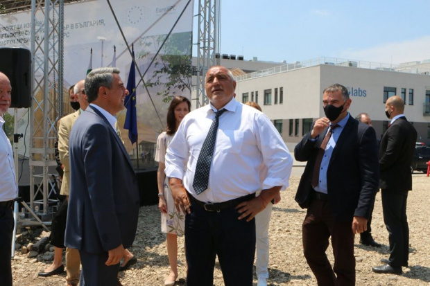 Премиерът Бойко Борисов инспектира строителството на Балкански поток С министър