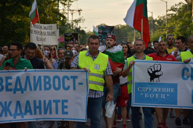 Гражданско движение БОЕЦ с лидер Георги Георгиев блокира достъпа до
