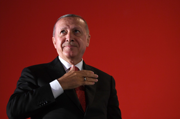 Турският президент Реджеп Тайип Ердоган размаха пръст и се закани,