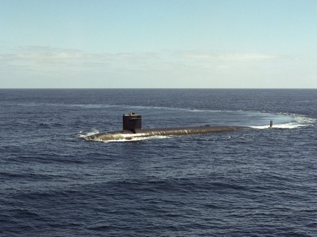 Руската атомна подводница Омск неочаквано е изплувала близо до брега