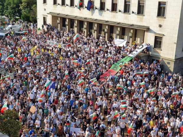 В България гражданите протестират срещу злоупотребата с властта на правителството