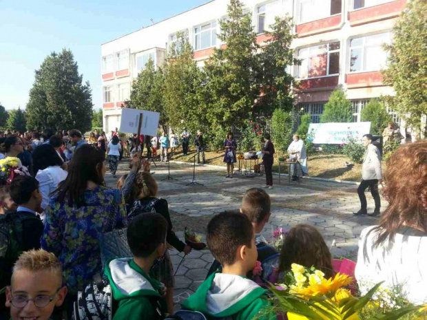 Близо 59 хиляди са първокласниците в България, които утре ще