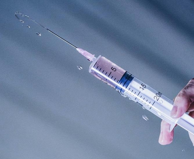 Бум в продажбите на противогрипни ваксини тази есен, отчитат фармацевтите.