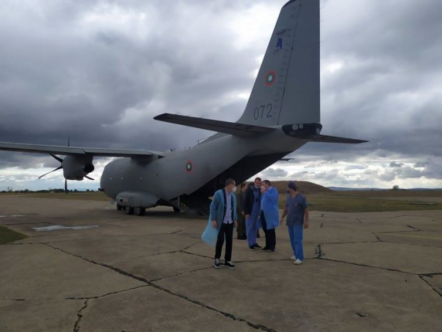 Военният самолет Спартан кацна на летище Безмер за да транспортира