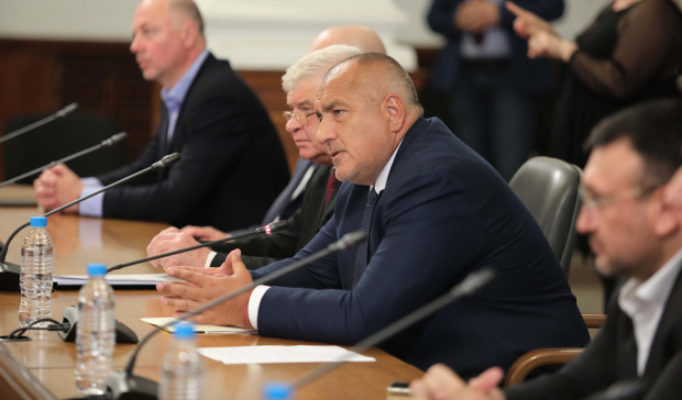 Премиерът Бойко Борисов отново се качи на джипа и тръгна