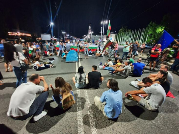 В 113 ия ден на антиправителствени протести студенти отново се събраха