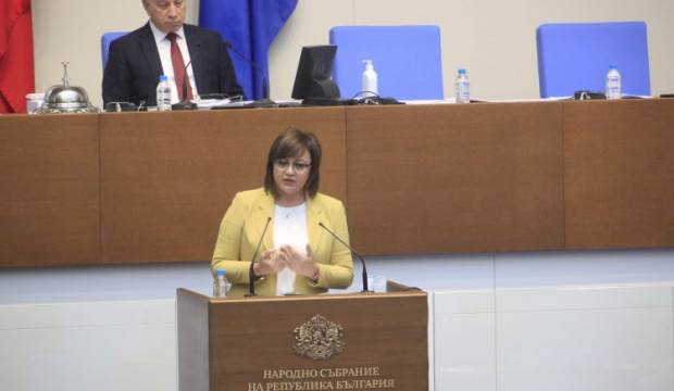 В парламента днес председателят на БСП Корнелия Нинова мотивира алтернативните