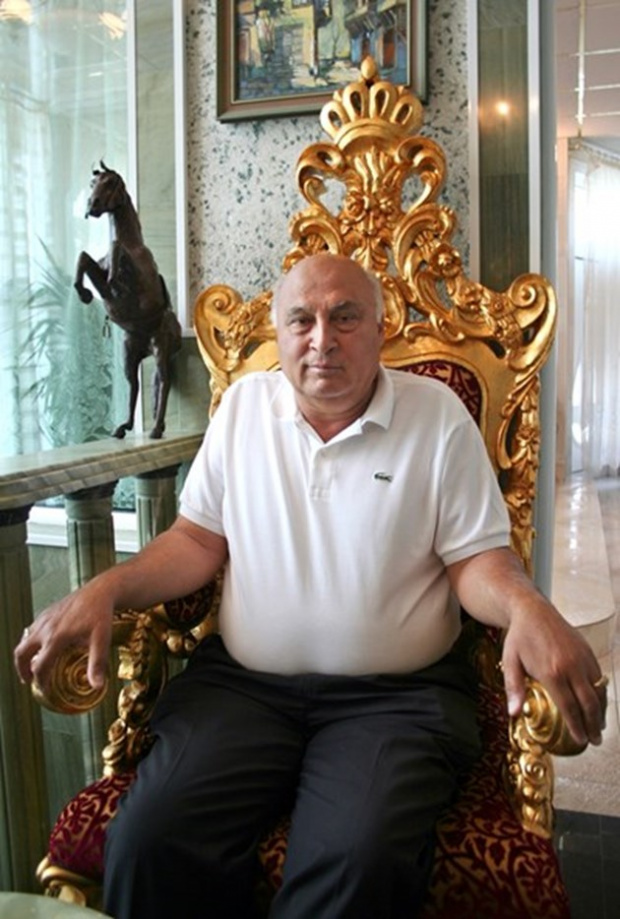 Самозабравилият се отдавна Кирил Рашков по известен като Цар Киро