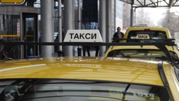 Федерацията на таксиметровите водачи и превозвачи в България проведе протест