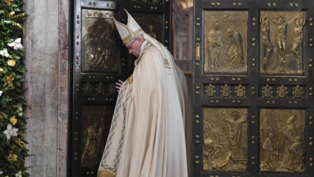 Папа Франциск призова за смирение. Той призна, че Коледата тази