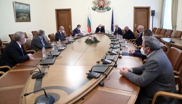 Противоепидемичните мерки в България дават резултат, в страната вече няма