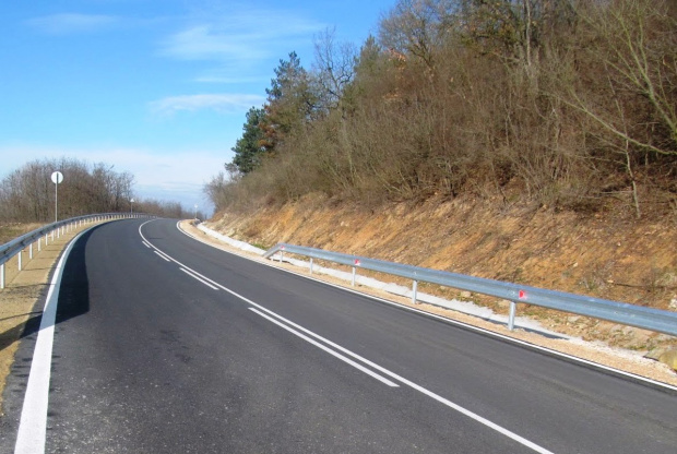 Над 445 км второкласни и третокласни пътища са рехабилитирани досега