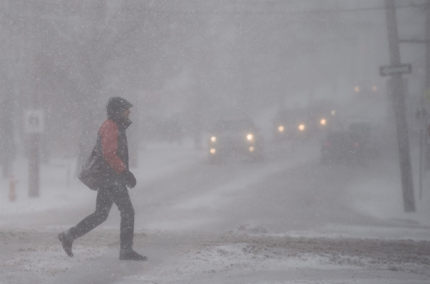 Истински транспортен хаос причинен от обилен снеговалеж и заледяване настъпи