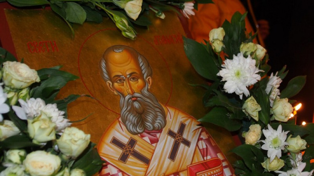 Почитаме днес (18 януари) Свети Атанасий и Кирил Александрийски. Празникът е