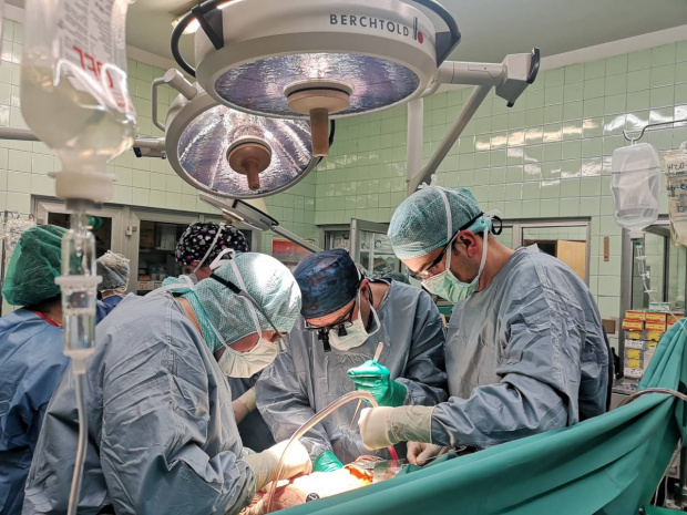 Три успешни трансплантации бяха извършени в болница Лозенец“. Донор е