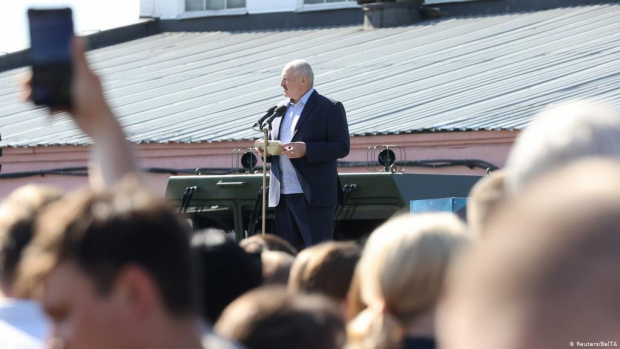 Беларуският диктатор Александър Лукашенко заяви днес че Съединените щати следят ползвателите