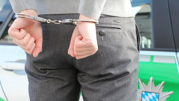 Полицията в Стражица задържа 18-годишен младеж, участвал в грабеж на