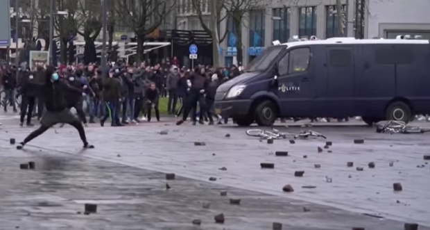 В редица страни в Европа продължават протестите заради въведените Covid