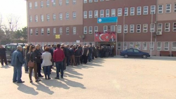 Първи за вота в парламентарните избори отвориха изборните секции в