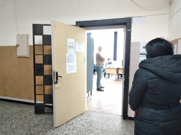 Към 17 00 часа избирателната активност в страната на парламентарните
