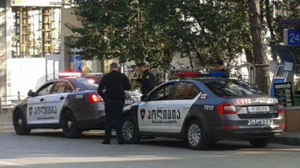 Грузинската полиция задържа мъж взел тази сутрин заложници в банков