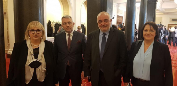 Депутатът от Изправи се Мутри вън - Арман Бабикян, не