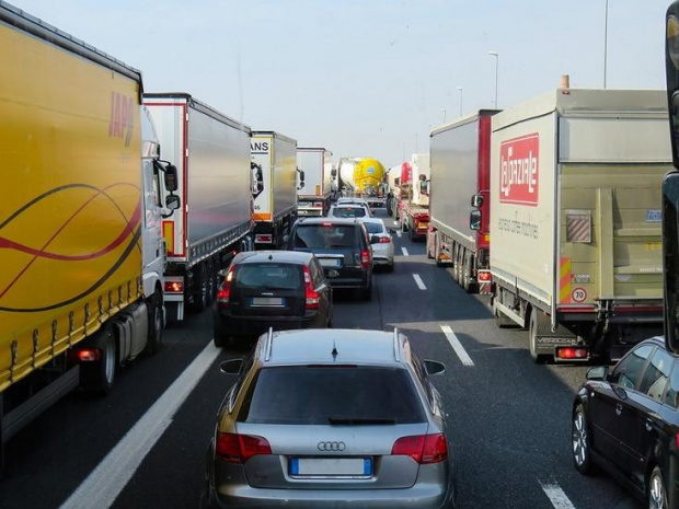10-километрово задръстване се образувало на магистрала Хемус“ преди София, съобщи