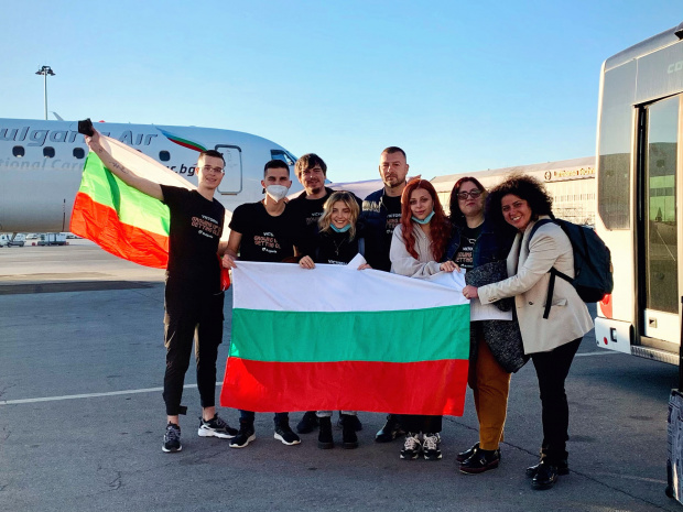 Виктория и българската делегация на Евровизия пристигнаха вчера в Ротердам,
