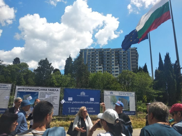 Граждани излязоха на протест срещу презастрояването във Варна Те се