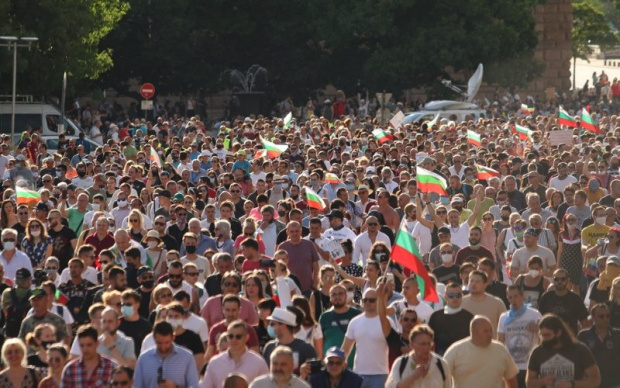 Нещо много странно се случва в България Край политическото опело