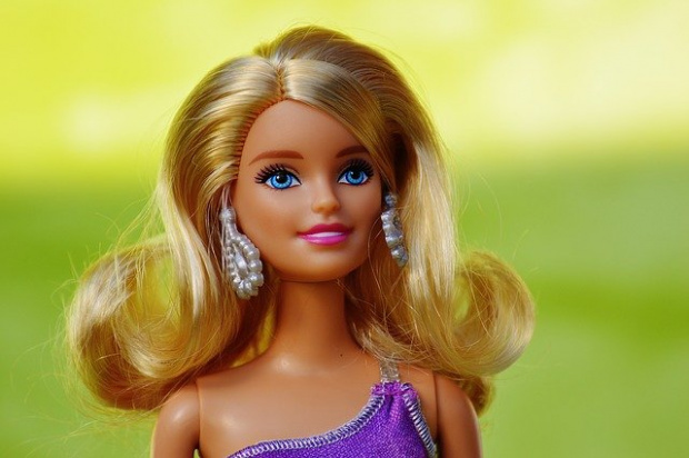 Специална серия на куклата Барби, произведена от 90% рециклирани океански отпадъци,