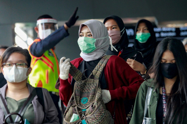 Индонезийската полиция прегради улици и постави повече от 400 контролни