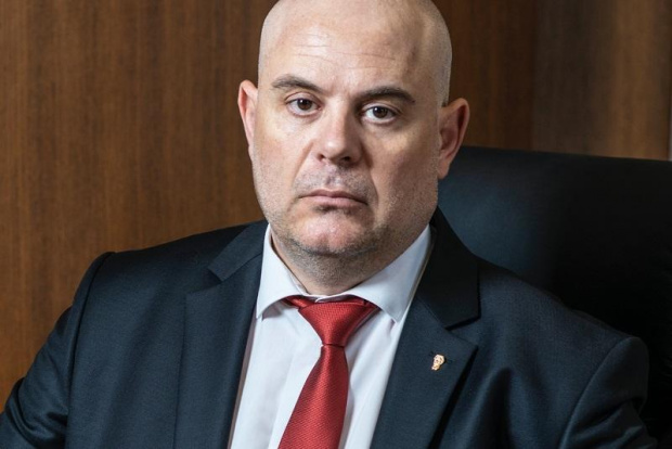 Главният прокурор Иван Гешев внесе искане до ЦИК за даване