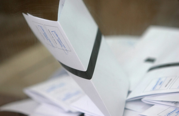 Районната избирателна комисия във Варна проверява сигнал за наличие на машина в