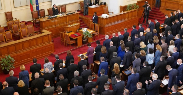 Парламентарната група на ГЕРБ напусна пленарната зала след като депутатите