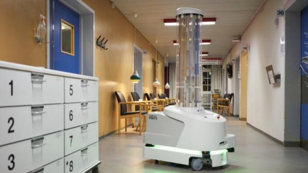 Първият робот за дезинфекция срещу COVID 19 пристига в България Той