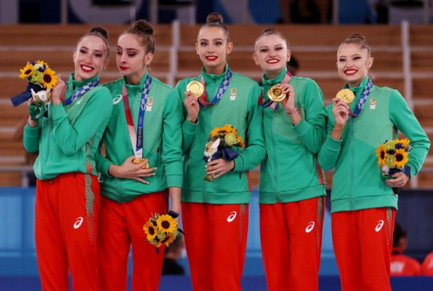 Всички гимнастички от ансамбъла по художествена гимнастика, които зарадваха България