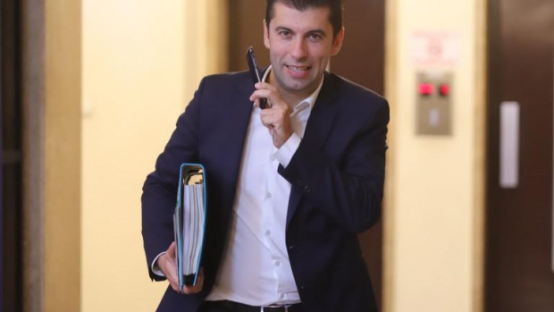 Димитър Гърдев депутат от ИТН прави запитване към външния министър
