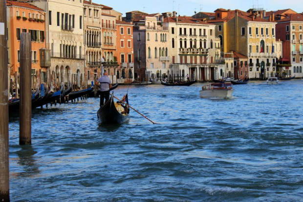 Венеция планира да въведе такси и квоти за туристите съобщи в Stampa  