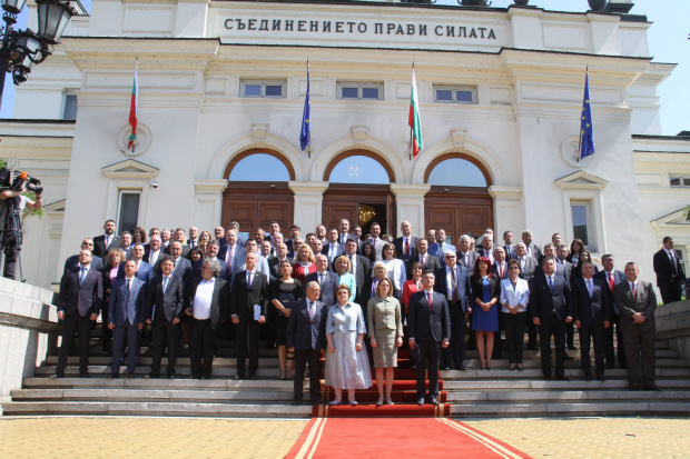 Вече втори български парламент не успява да излъчи правителство Защо