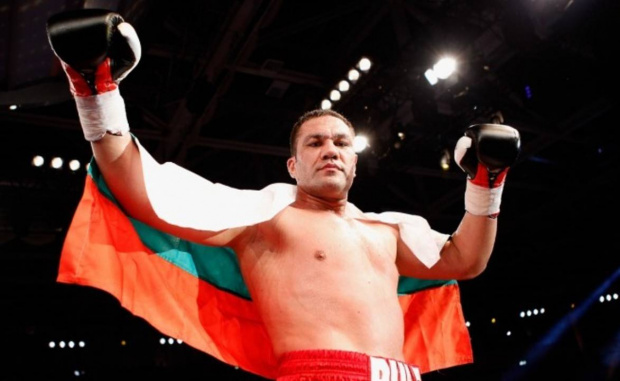 Боксьорът Кубрат Пулев заяви в Бургас че засега отлага политическите